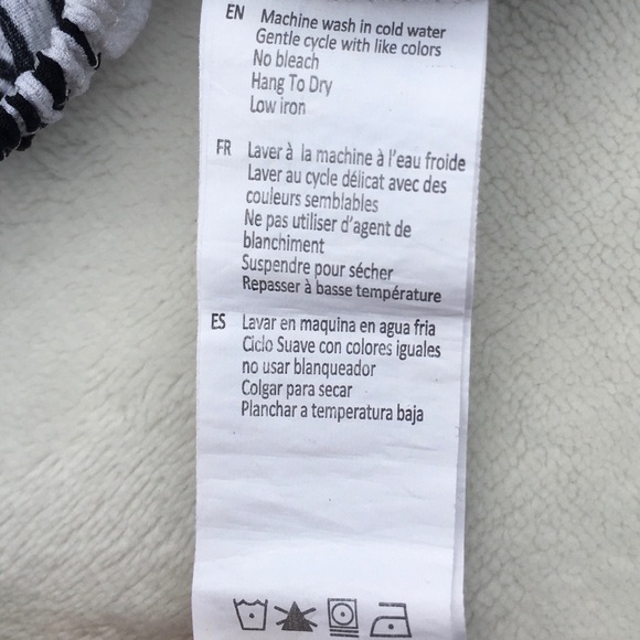 Urban Heritage Black & White Off the Shoulder - Picture 3 of 3